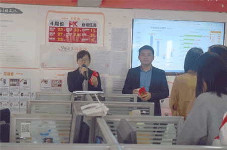 萬商超信短信營銷平臺2019年4月份工齡獎發放儀式